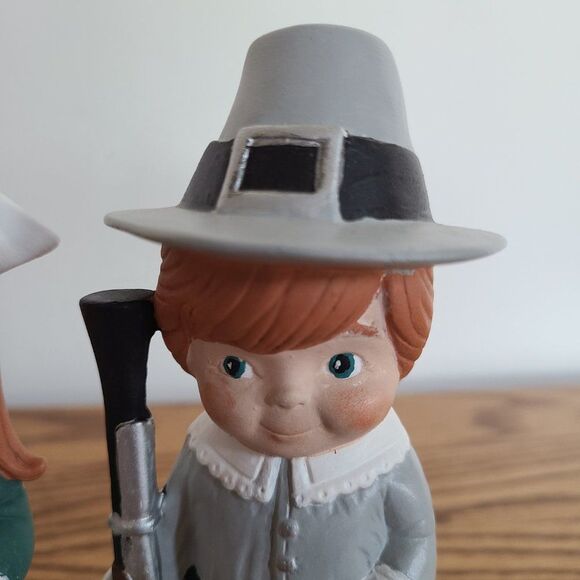 Vintage Ceramic Handcrafted Pilgrim Boy and Girl Thanksgiving Fall Autumn 1994 - Picture 3 of 15